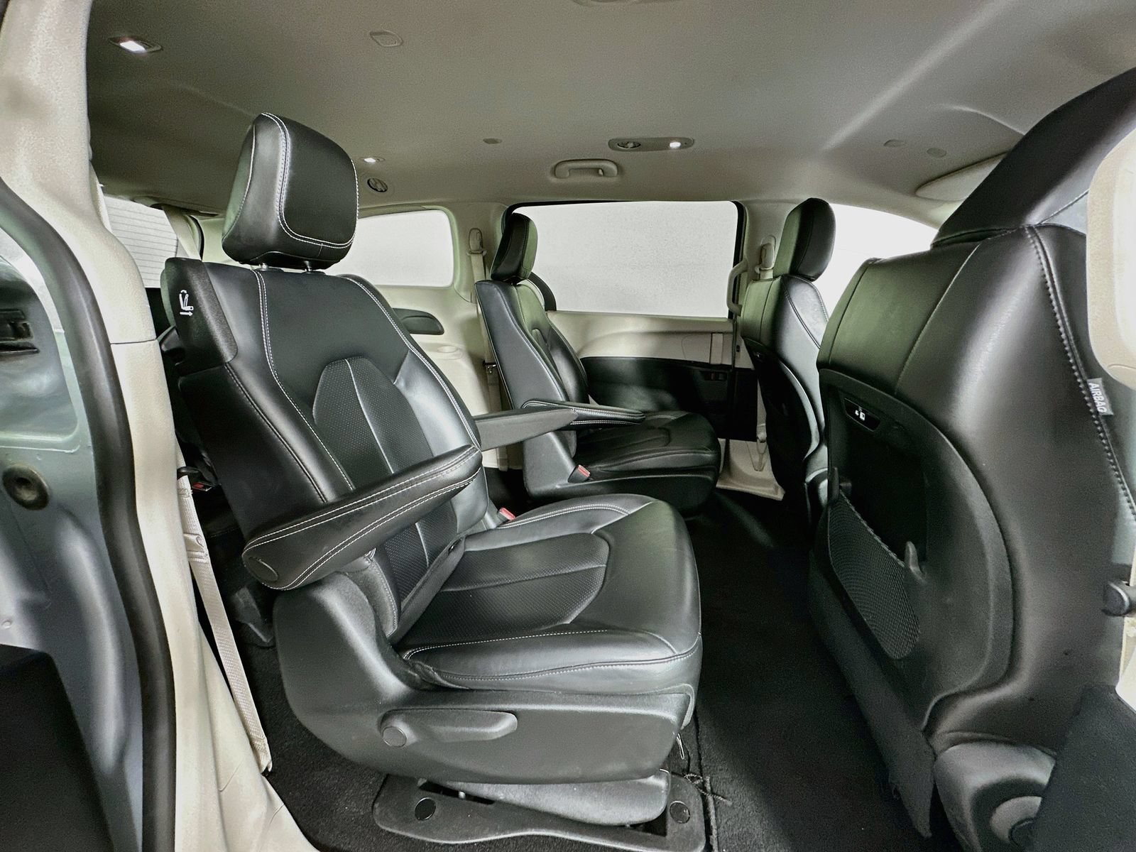 Used 2023 Chrysler Pacifica Touring-L FWD image 28