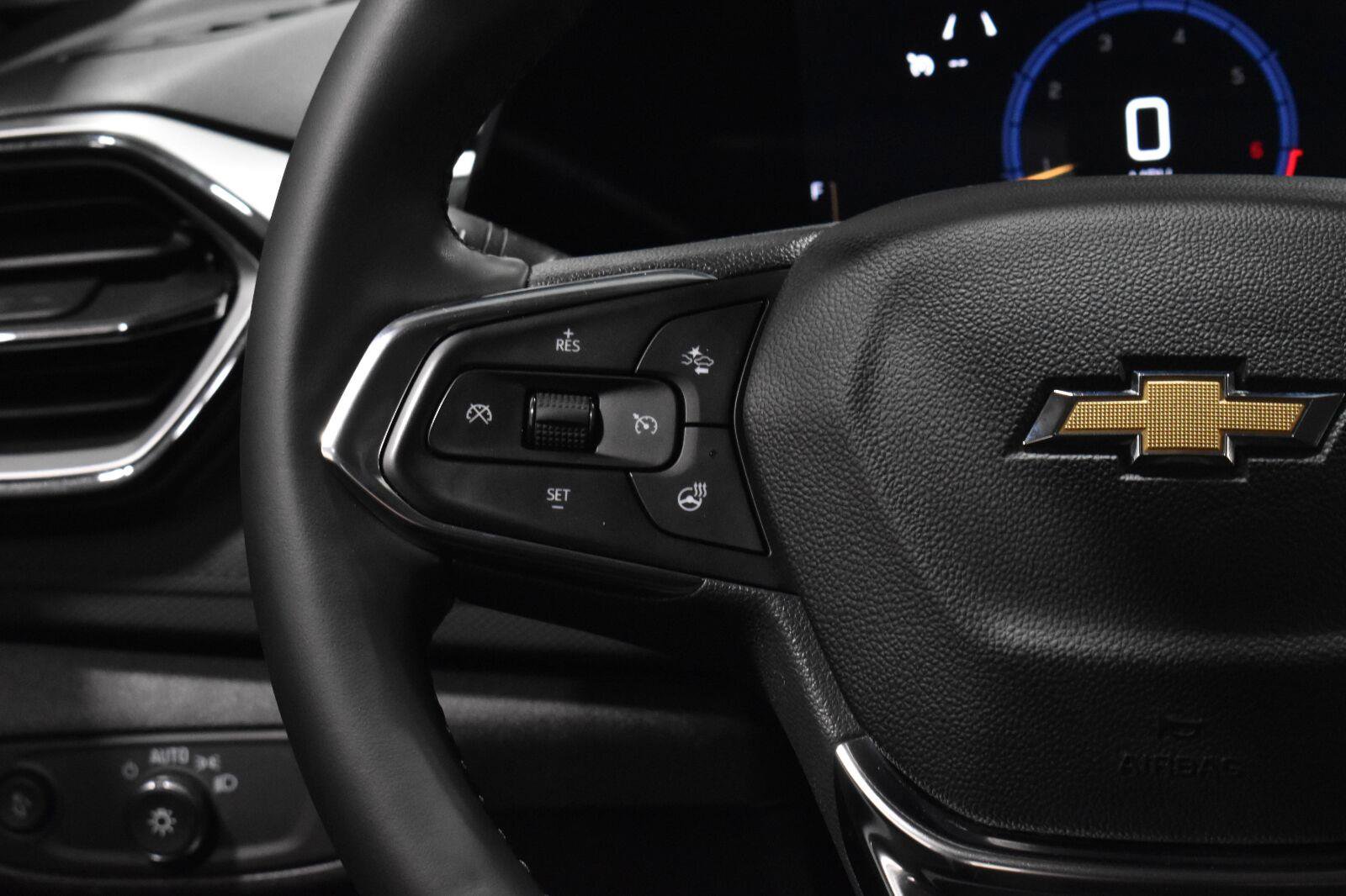Used 2025 Chevrolet TrailBlazer LT w/ LPO, Blackout Package AWD/4WD image 7