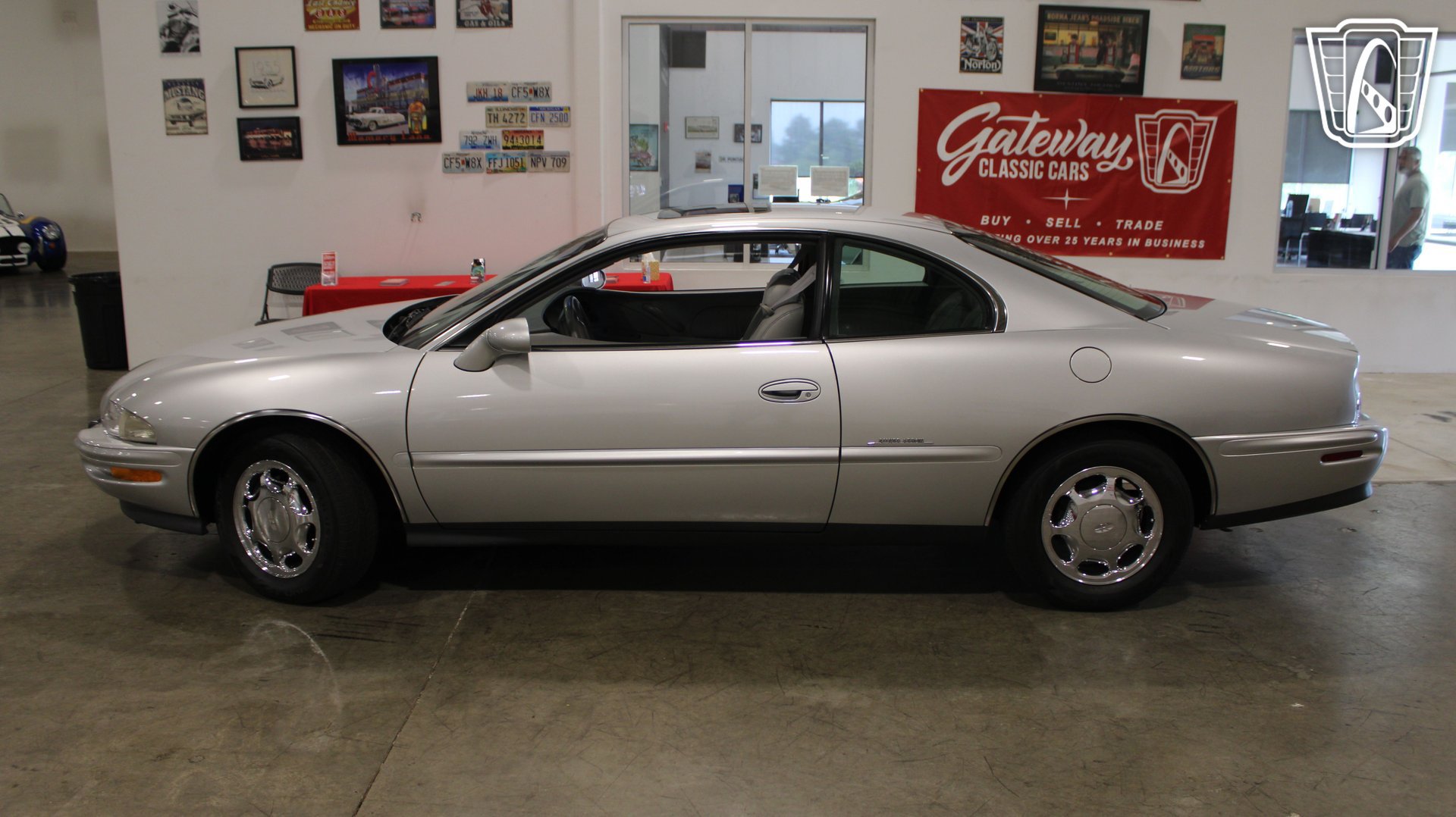 Used 1999 Buick Riviera Supercharged Coupe FWD image 21
