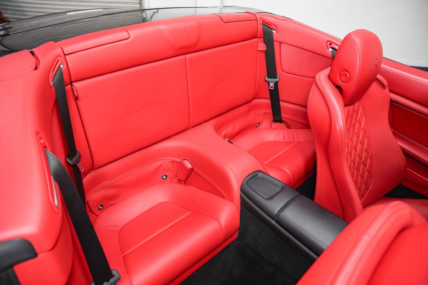 Used 2010 Ferrari California RWD image 33