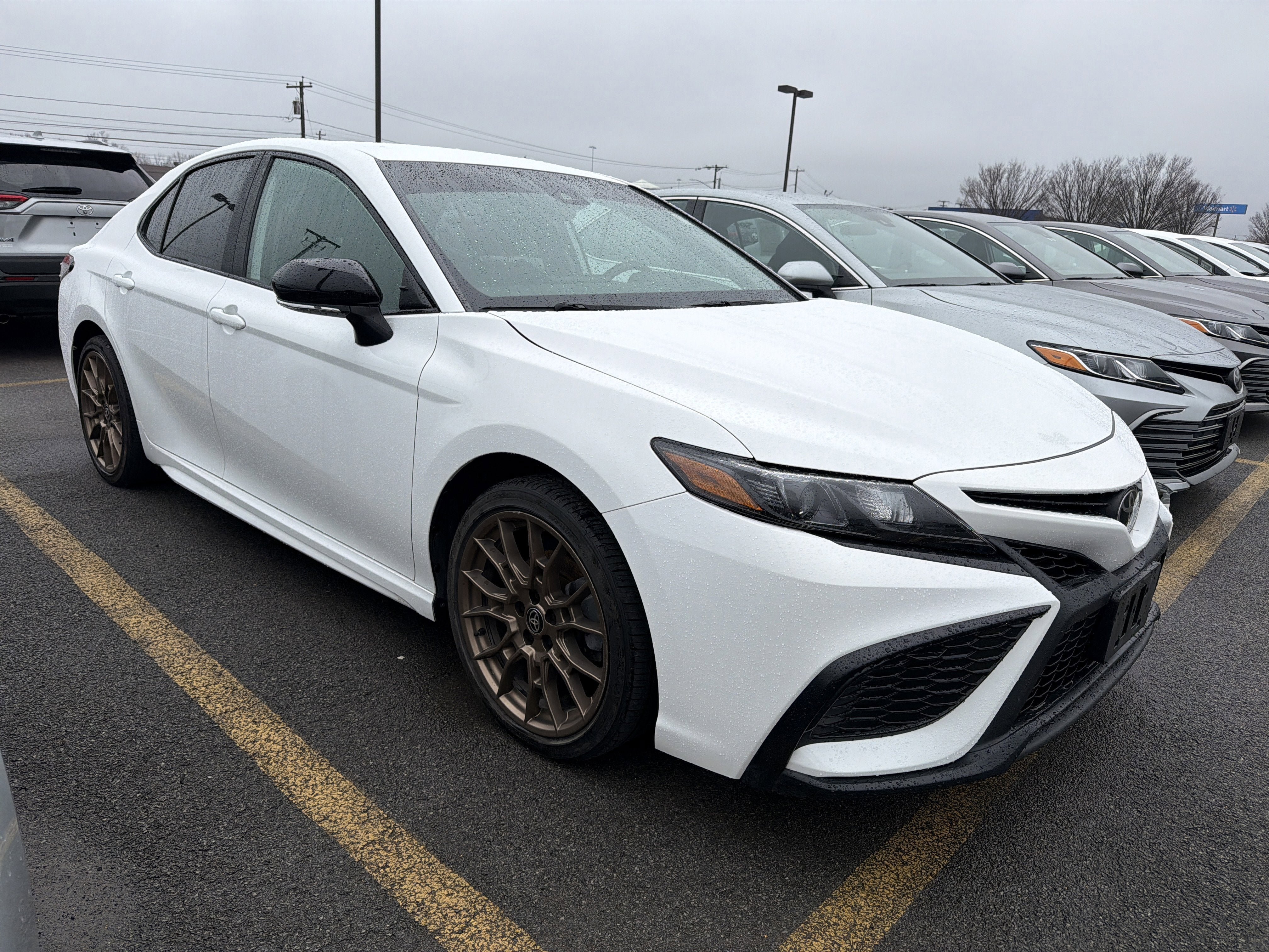Used 2024 Toyota Camry SE w/ Convenience Package image 2