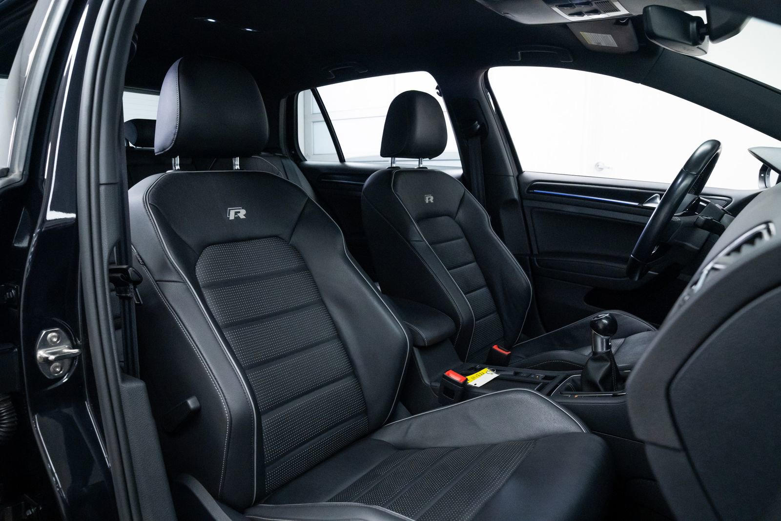 Used 2019 Volkswagen Golf R 4-Door image 24