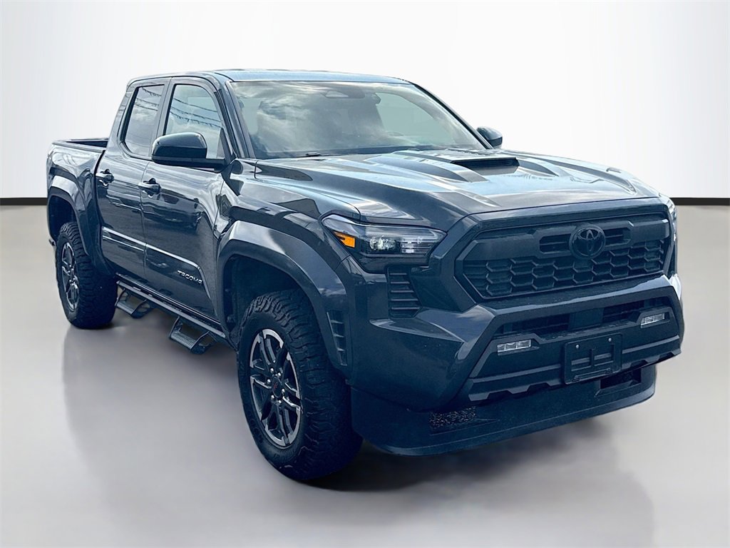Used 2025 Toyota Tacoma SR5 image 3