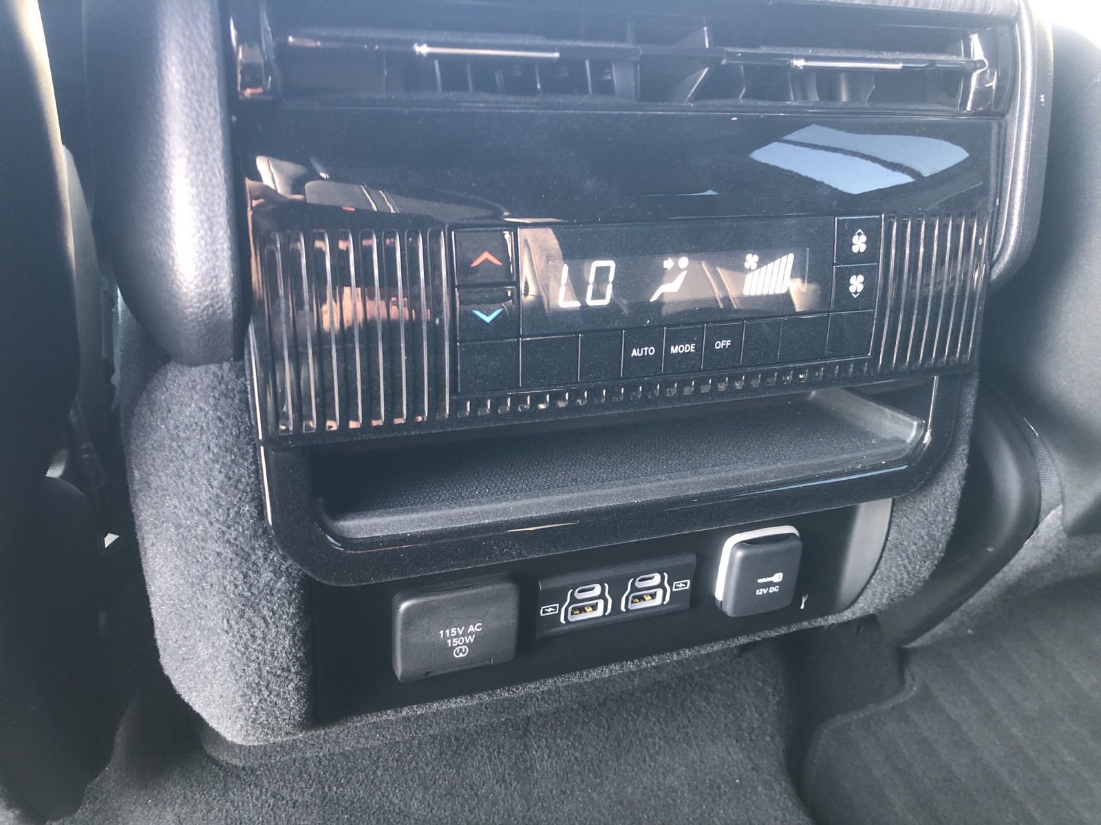 Used 2024 Jeep Wagoneer L Series II w/ Flexible Seating Group image 37