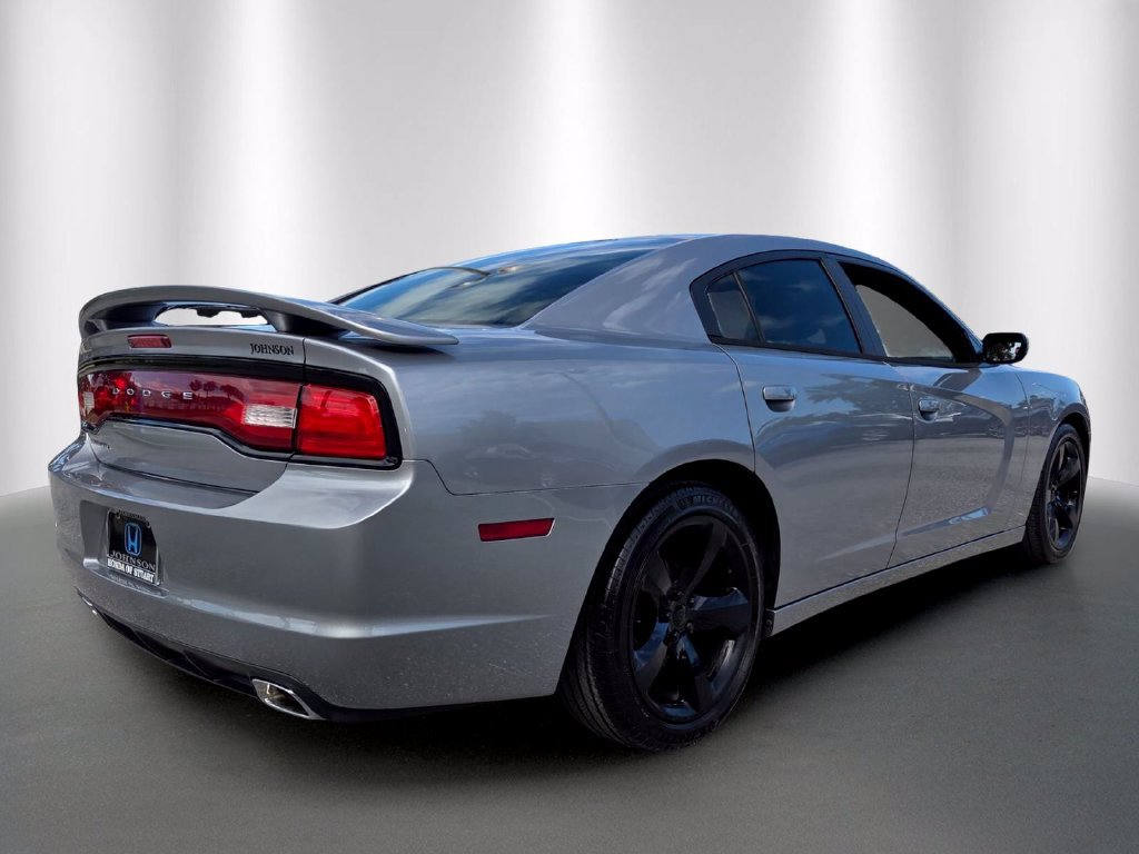 Used 2014 Dodge Charger SXT w/ Blacktop Package RWD image 3