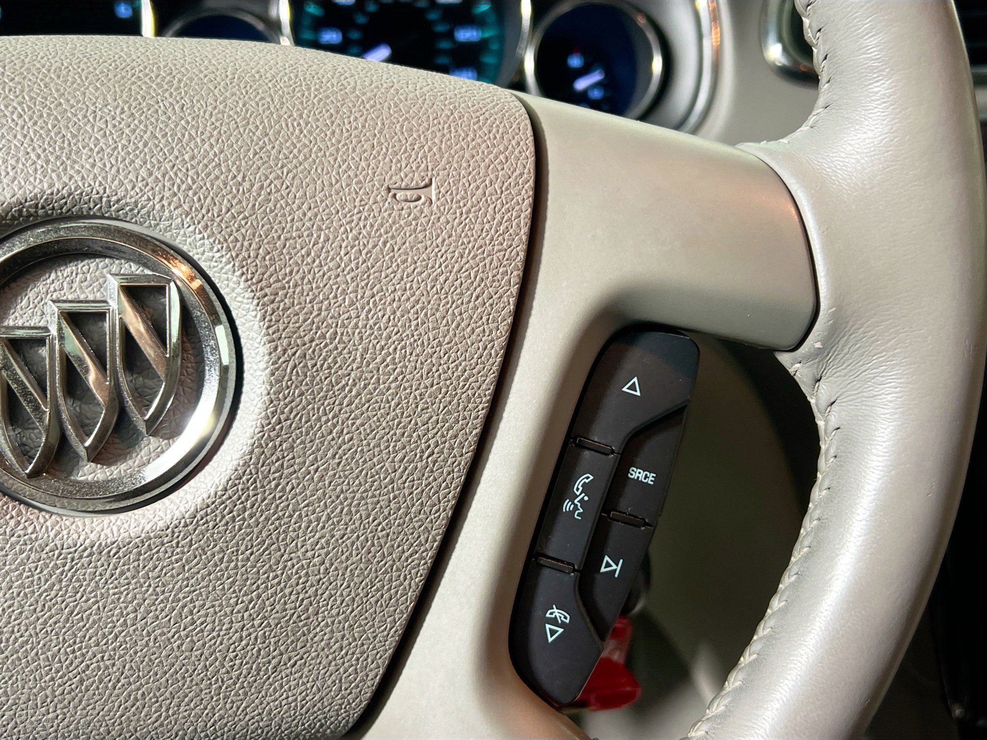 Used 2016 Buick Enclave Leather image 17