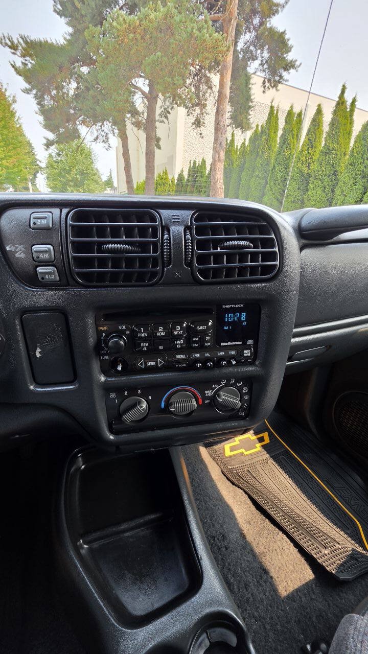 Used 2001 Chevrolet S10 Pickup LS AWD/4WD image 16