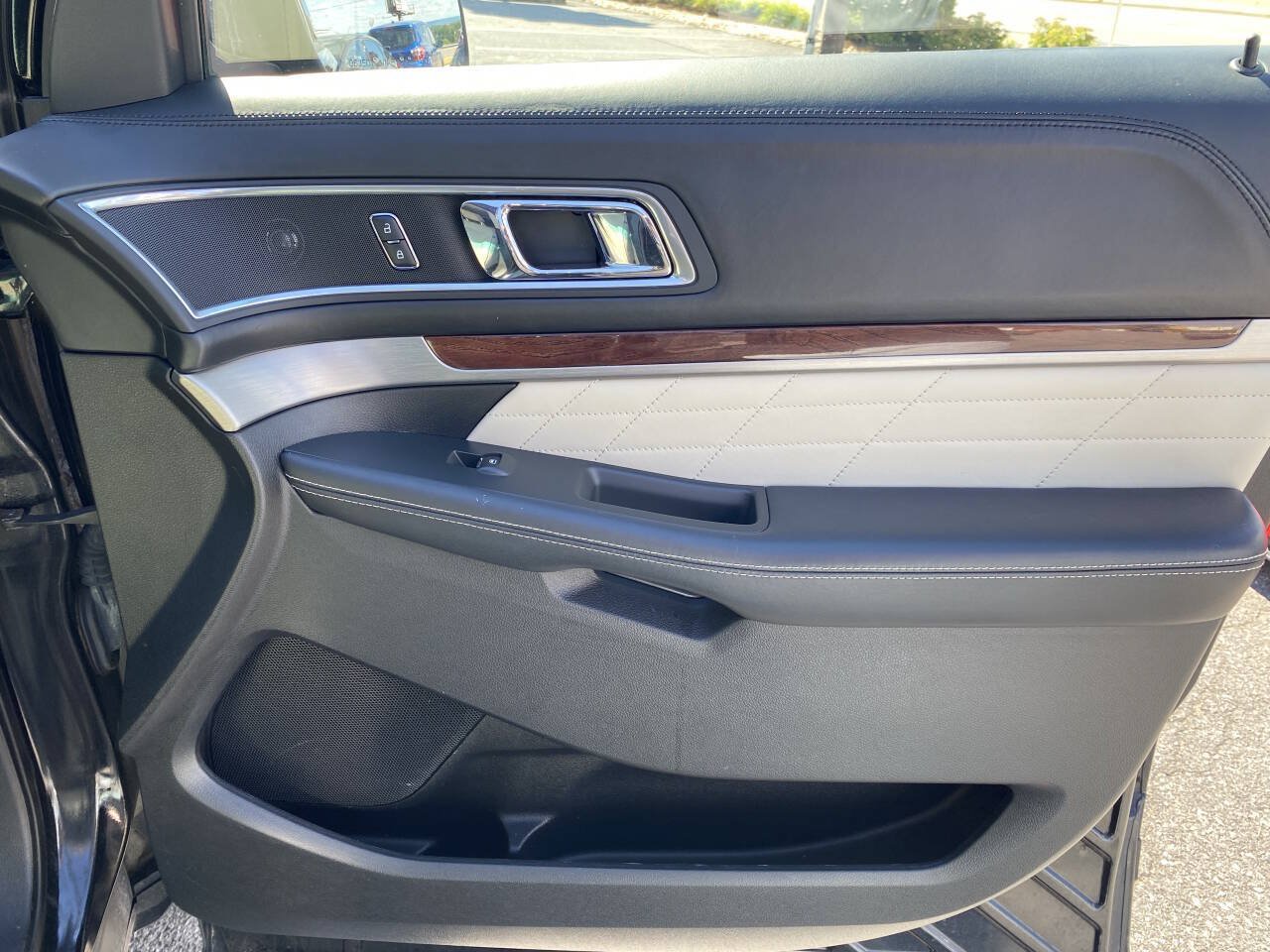 Used 2017 Ford Explorer Platinum AWD/4WD image 17