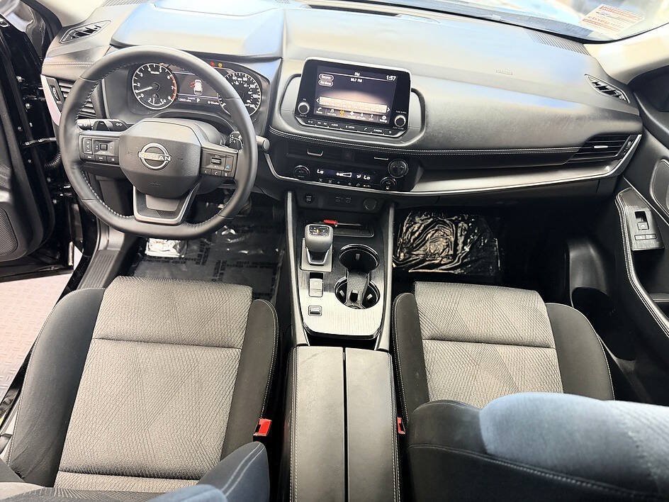 Used 2025 Nissan Rogue SV FWD image 5