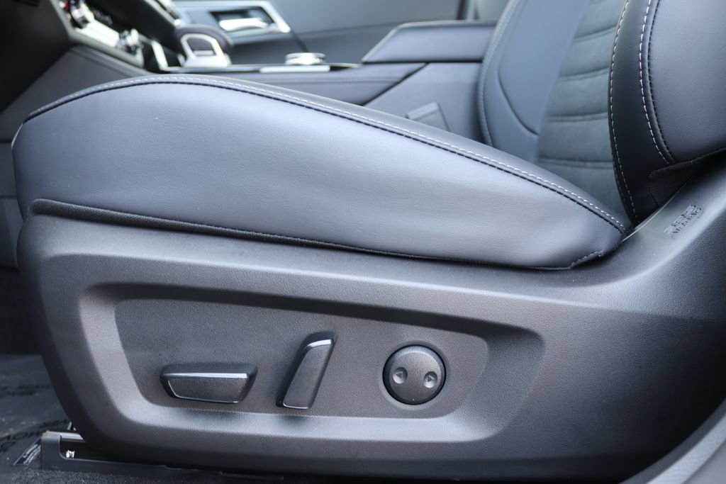 New 2026 Mitsubishi Outlander SE image 11