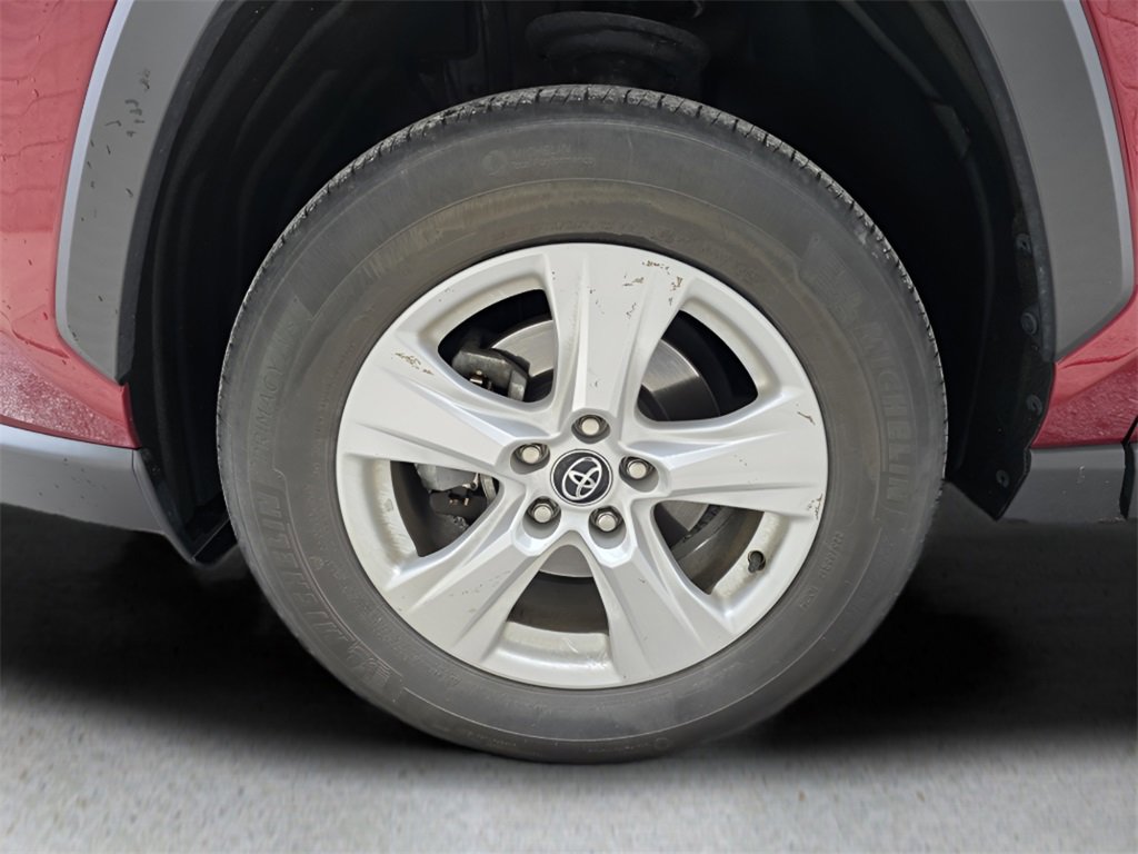 Used 2021 Toyota RAV4 XLE image 11