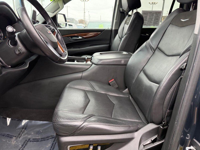 Used 2019 Cadillac Escalade Premium Luxury AWD/4WD image 17