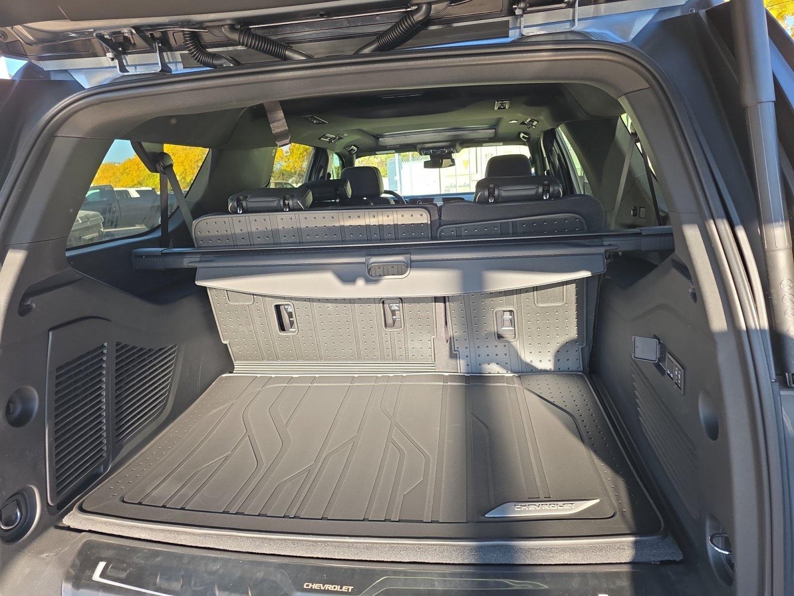 New 2026 Chevrolet Suburban Premier w/ Sun And Tow Package AWD/4WD image 20