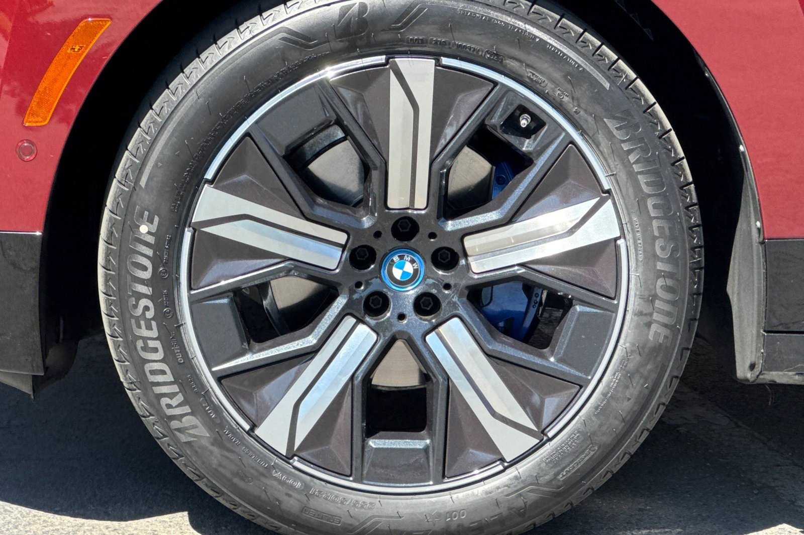 Certified 2025 BMW iX xDrive50 AWD/4WD image 39