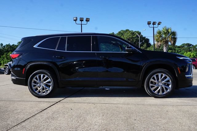 Used 2025 Buick Enclave Preferred FWD image 3