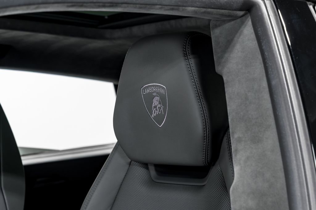 Used 2021 Lamborghini Urus image 21