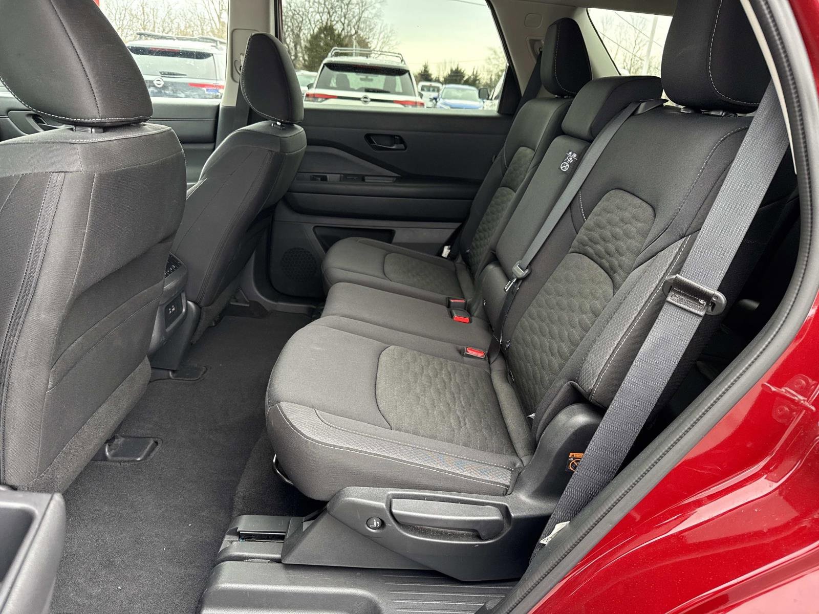 Used 2024 Nissan Pathfinder SV image 29