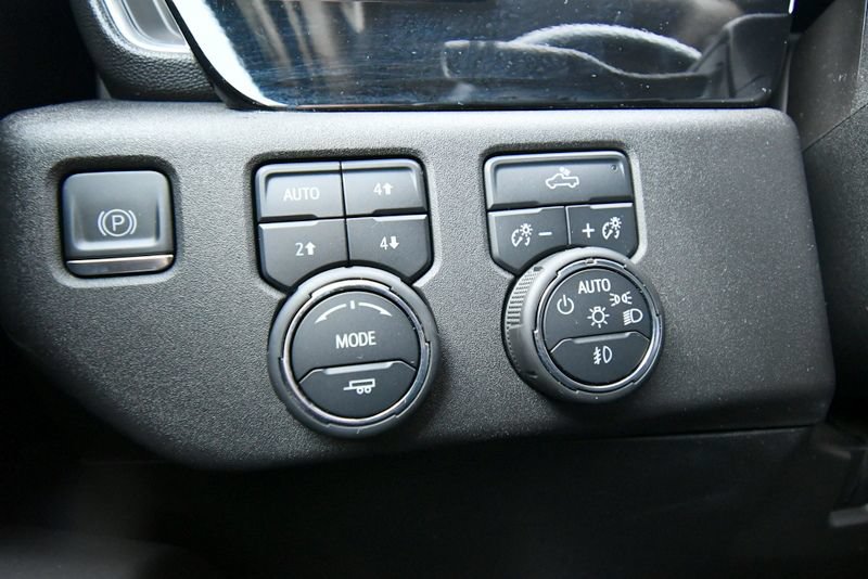 Used 2023 Chevrolet Silverado 1500 RST w/ Z71 Off-Road Package AWD/4WD image 20