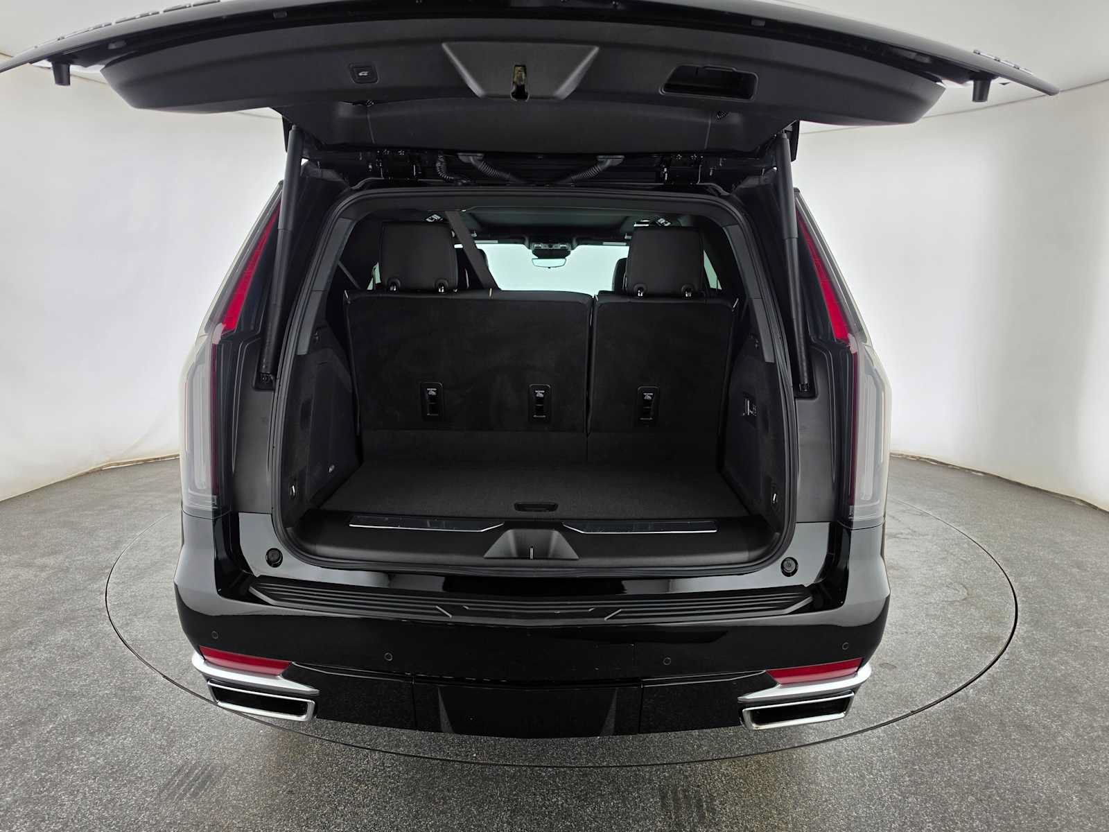Used 2024 Cadillac Escalade Premium Luxury w/ Performance Package AWD/4WD image 15