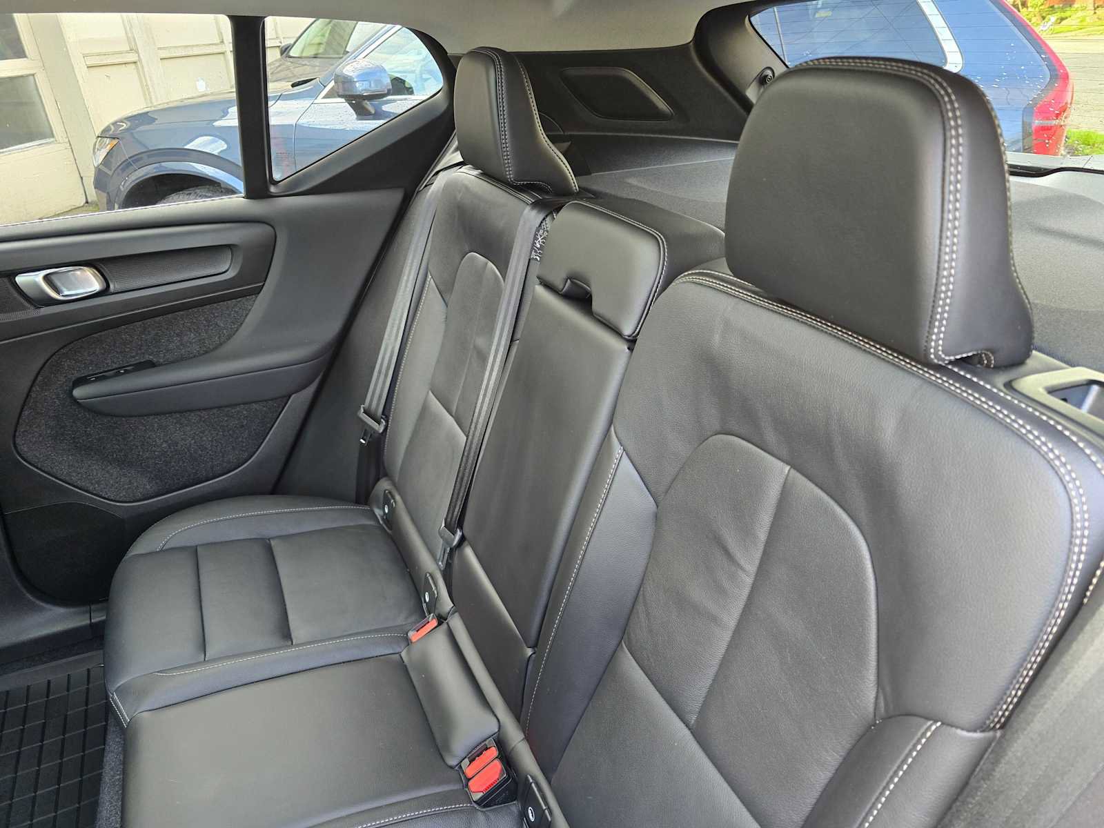 Used 2025 Volvo XC40 B5 Core w/ Protection Package Premier image 16