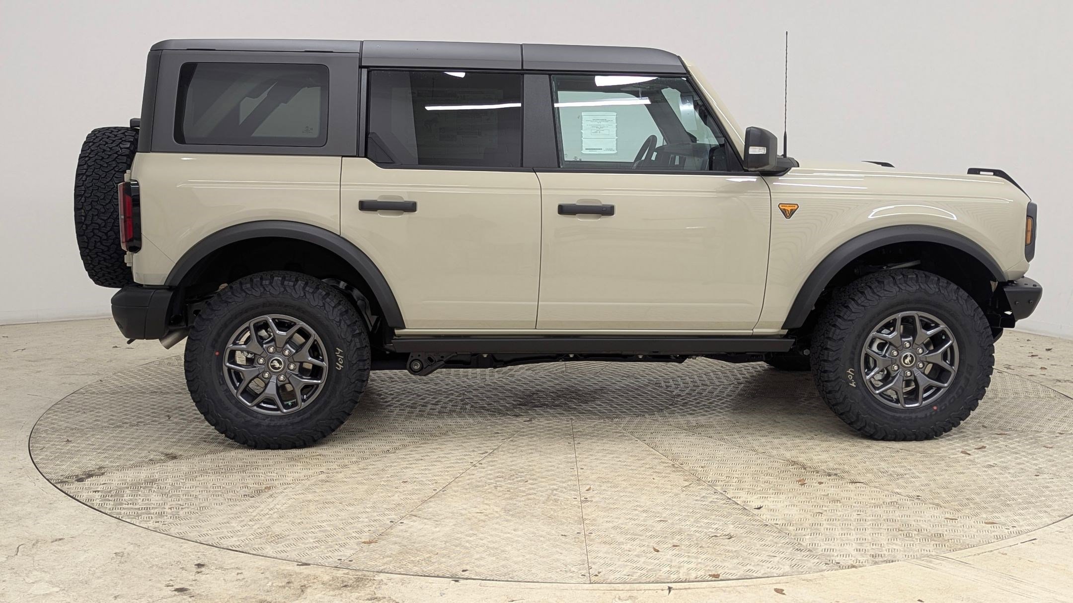 New 2025 Ford Bronco Badlands image 7