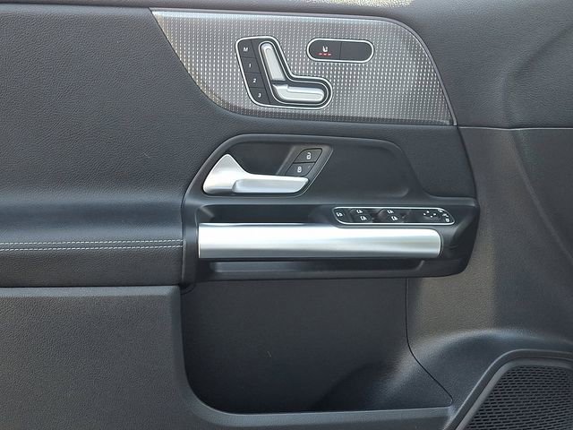 Used 2022 Mercedes-Benz GLA 250 4MATIC w/ Premium Package Lite image 14