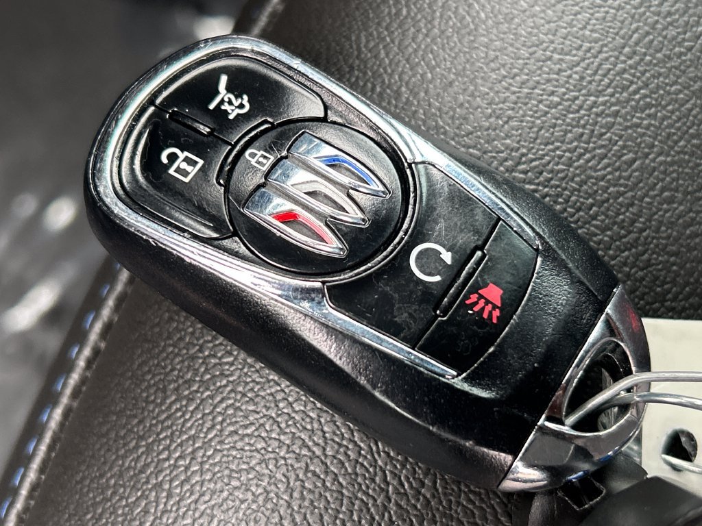 Used 2025 Buick Envista Sport Touring w/ Convenience II Package FWD image 30