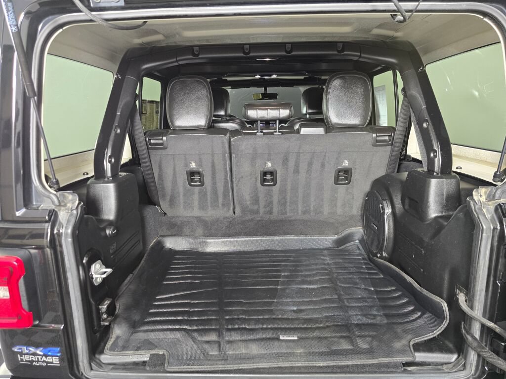 Used 2023 Jeep Wrangler Unlimited Sahara w/ Cold Weather Group AWD/4WD image 16
