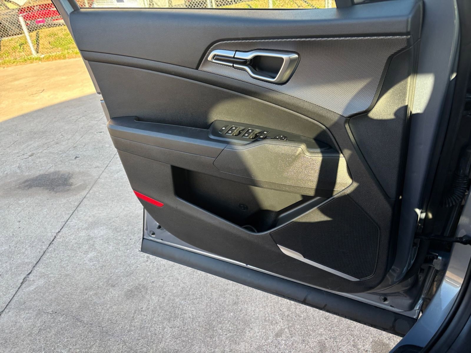 Used 2025 Kia Sportage LX image 18