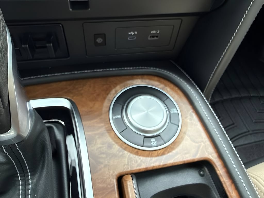Used 2022 Nissan Armada SL RWD image 24