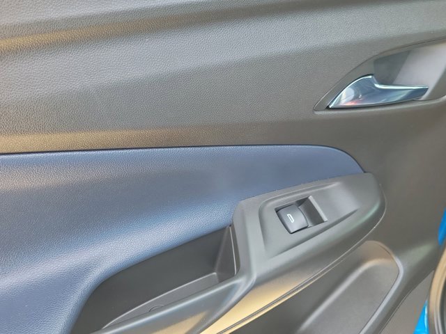 Used 2022 Chevrolet Bolt EUV LT w/ Convenience Package image 9