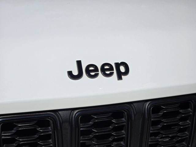 Certified 2023 Jeep Grand Cherokee Limited w/ Black Appearance Package AWD/4WD image 12
