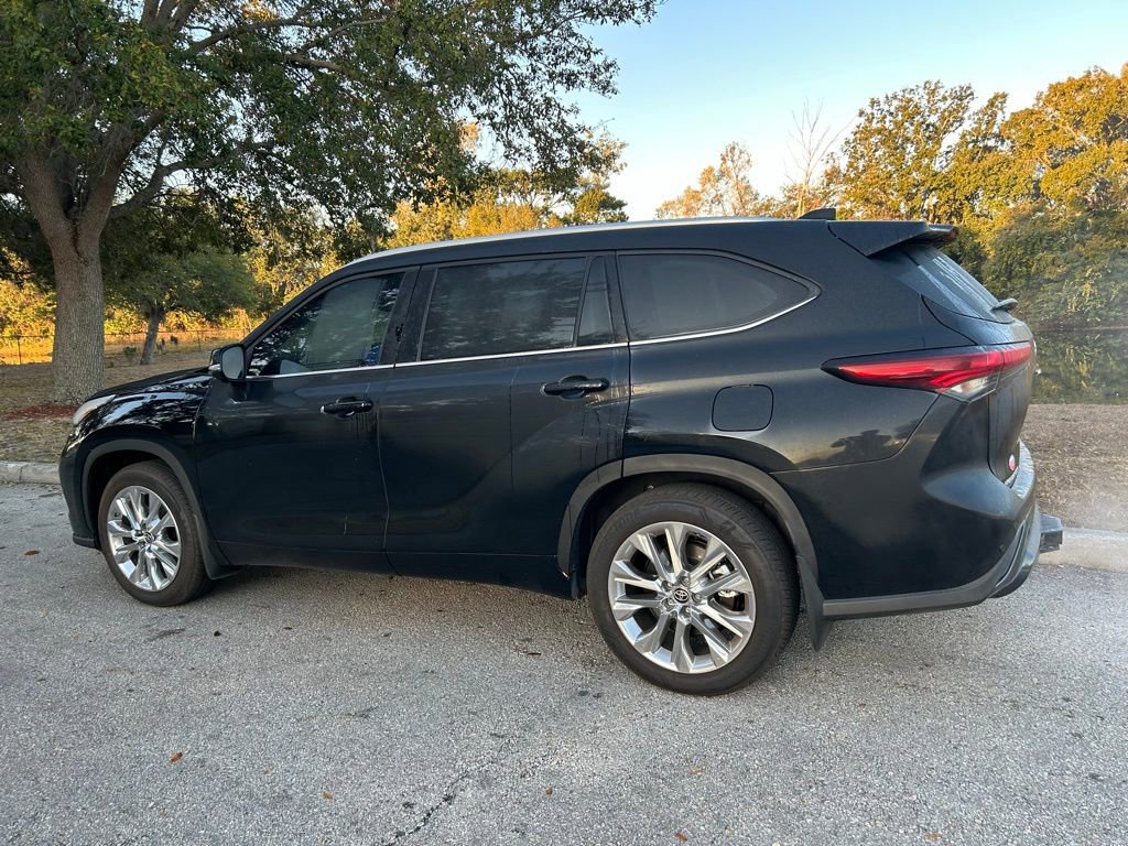 Certified 2025 Toyota Highlander Limited image 3