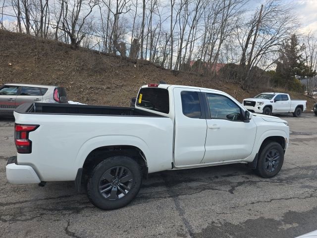 Used 2025 Nissan Frontier SV w/ Tow Package image 7
