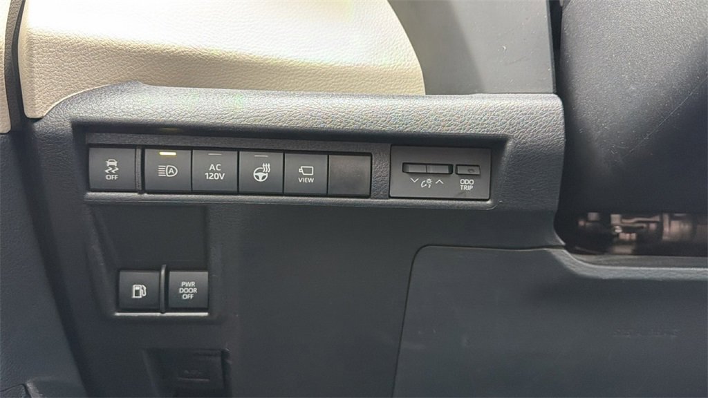 Used 2021 Toyota Sienna Platinum image 24