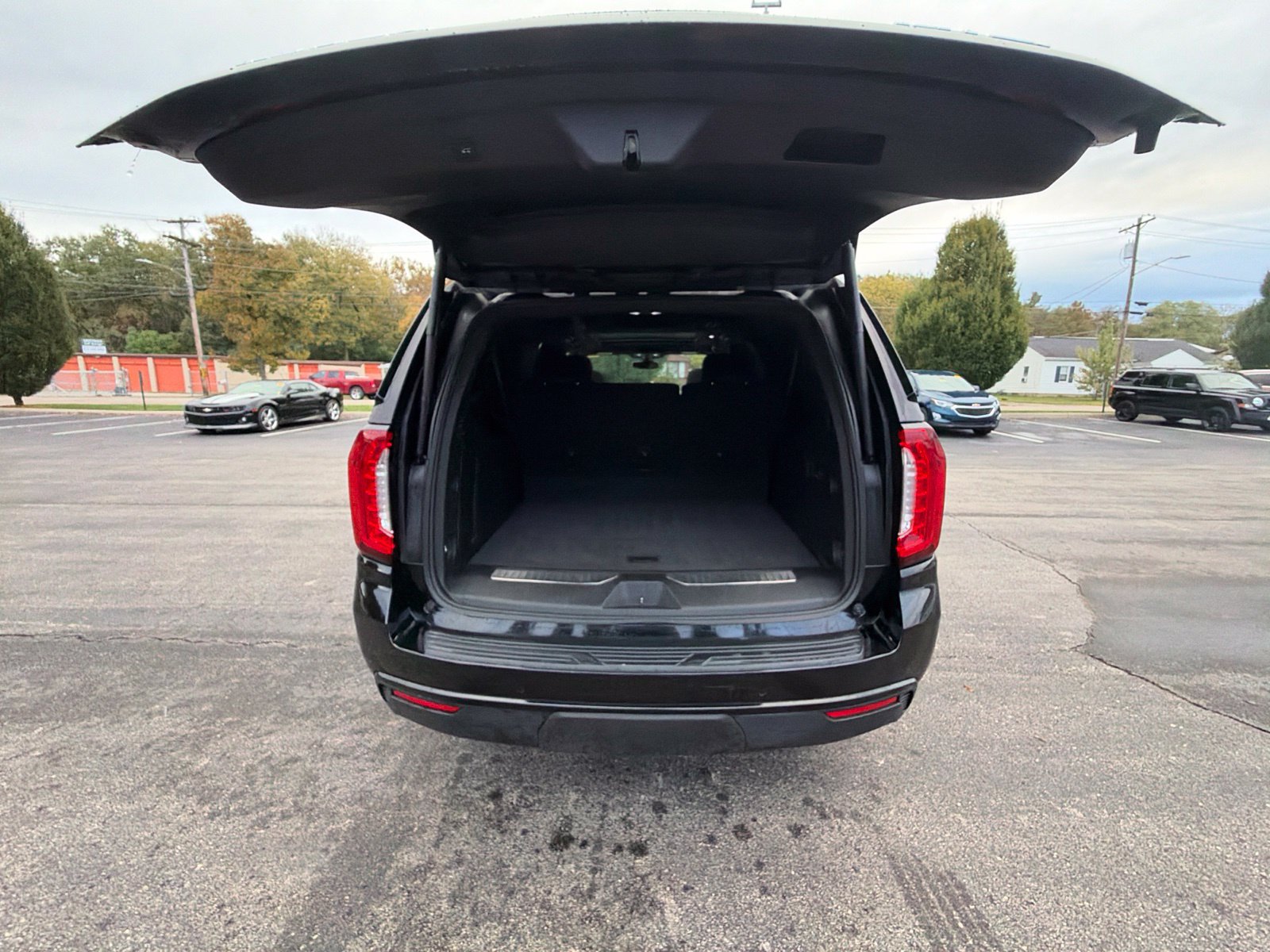Used 2021 GMC Yukon XL AT4 w/ Rear Media and Nav Package AWD/4WD image 27