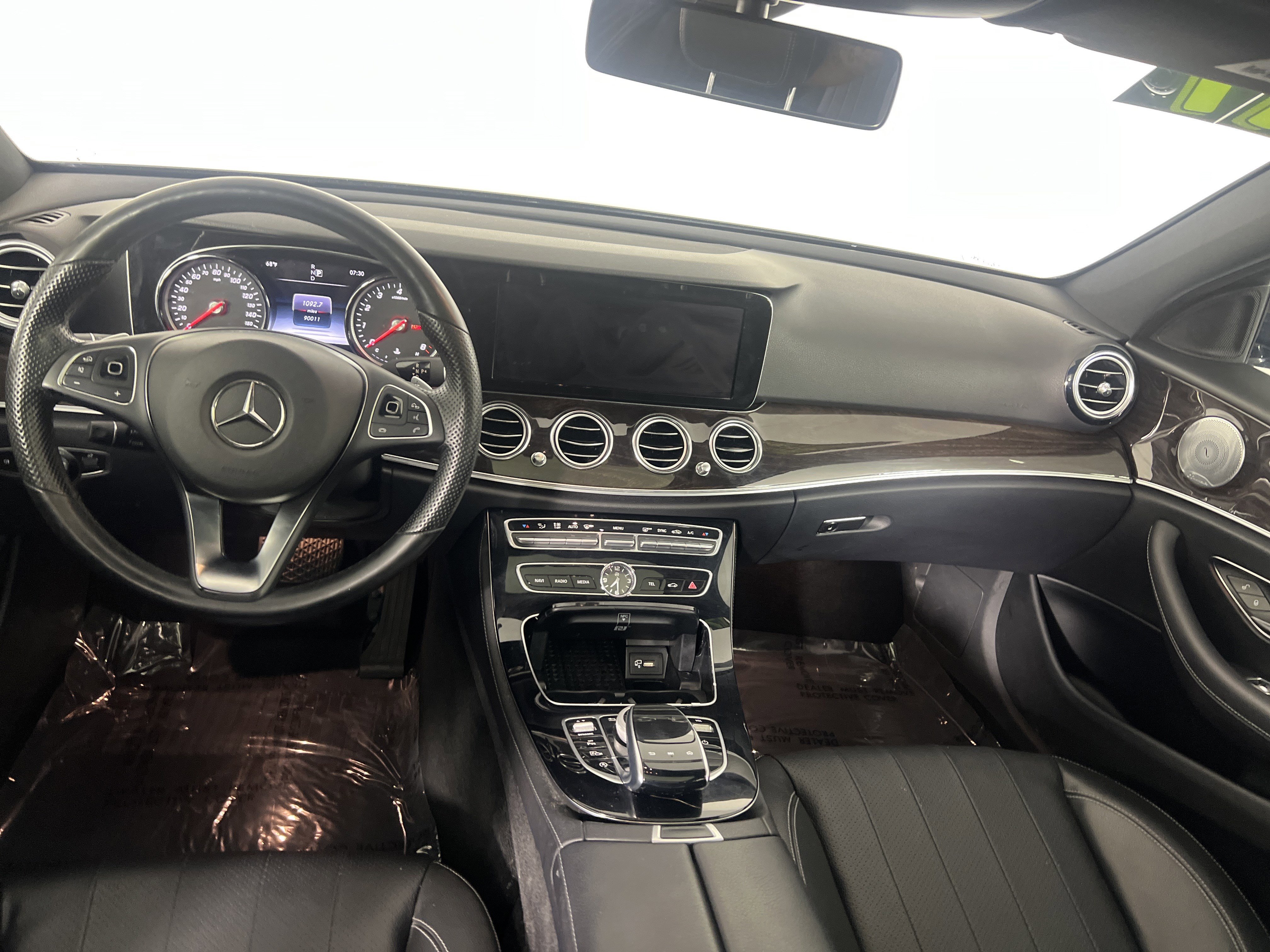 Used 2017 Mercedes-Benz E 300 4MATIC image 8