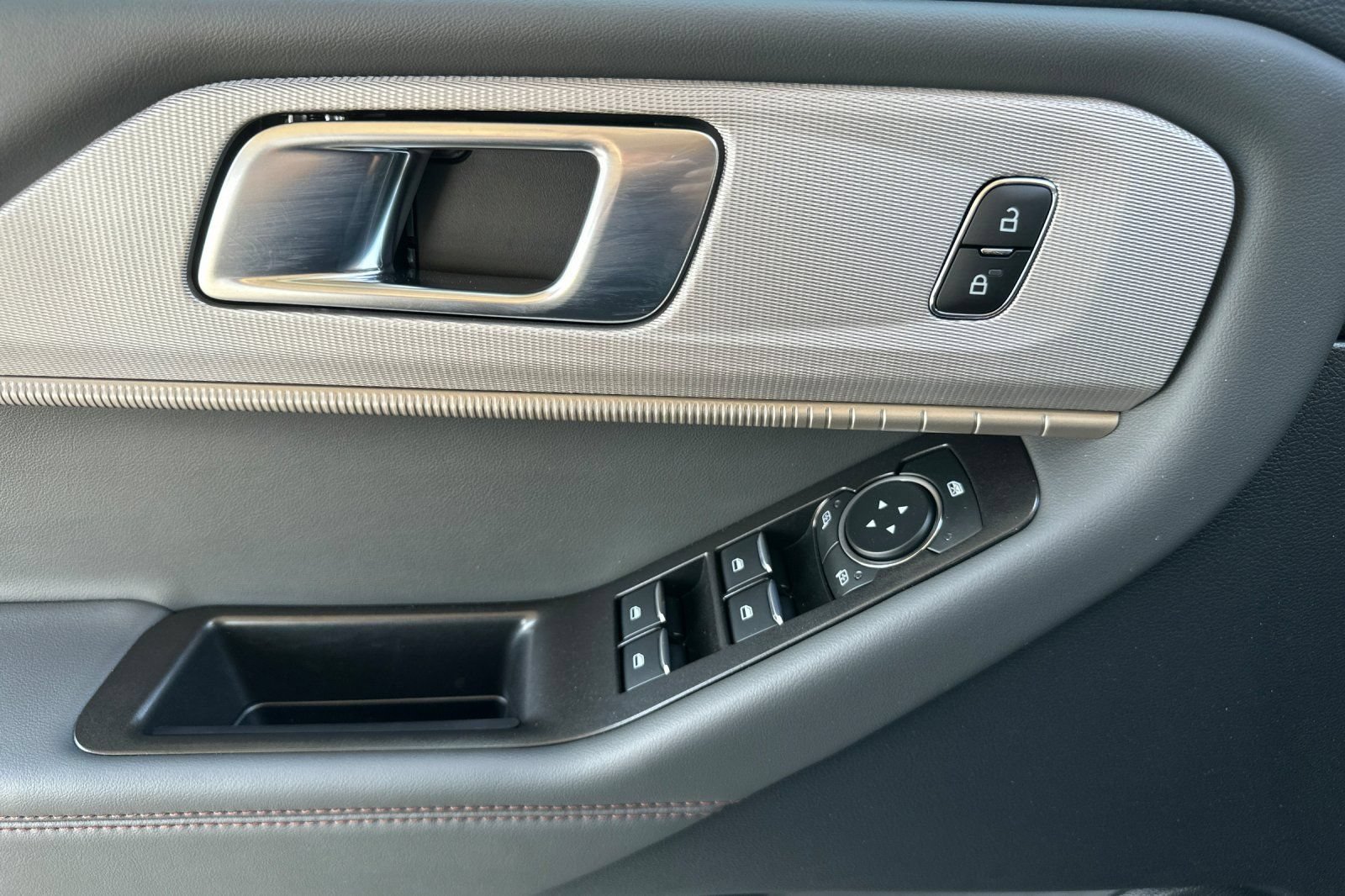 New 2026 Ford Explorer Active RWD image 11