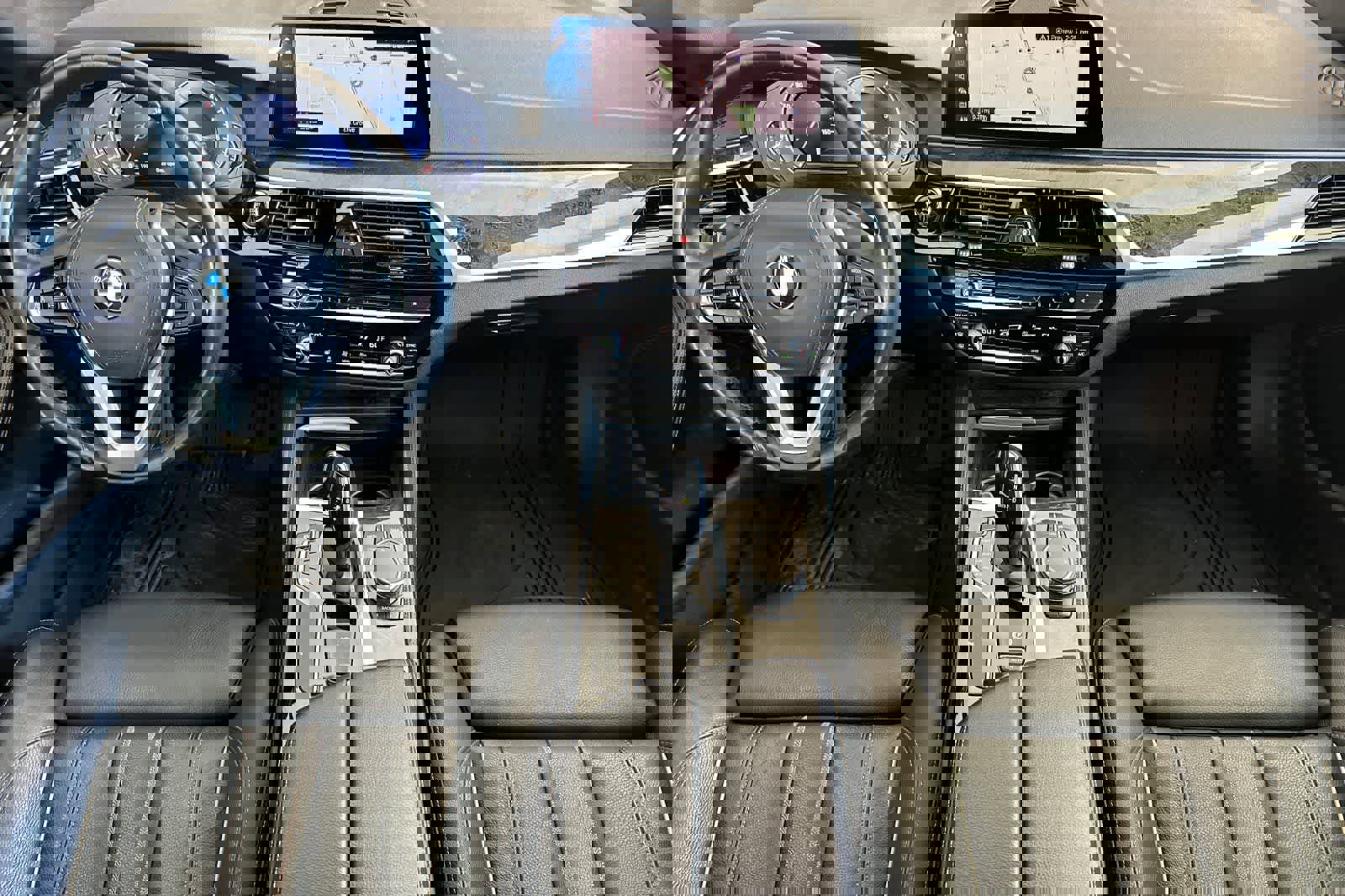 Used 2019 BMW 530i w/ Luxury Package image 3