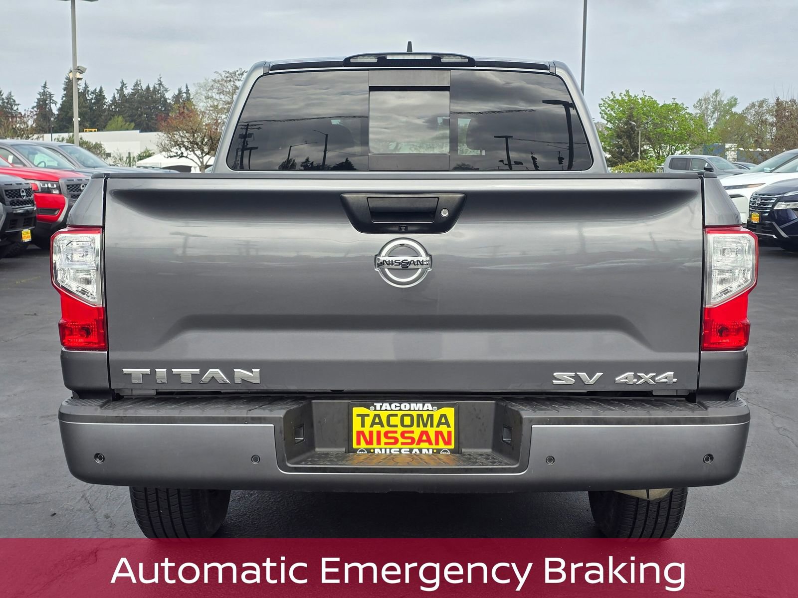 Used 2022 Nissan Titan SV AWD/4WD image 4