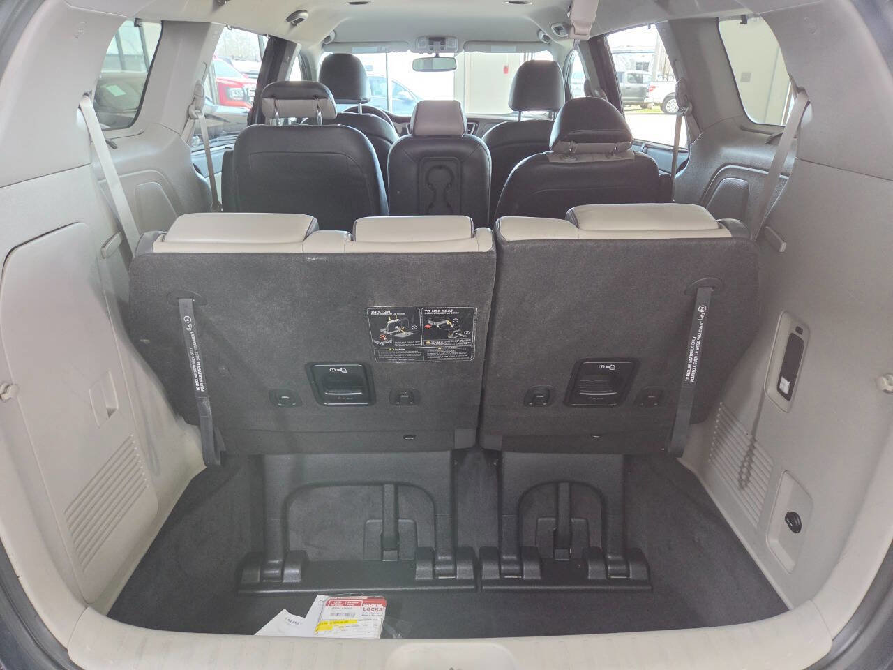 Used 2017 Kia Sedona EX image 18