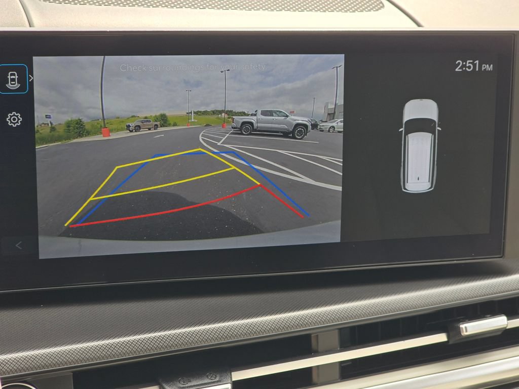 Used 2025 Hyundai Santa Fe SEL FWD image 4
