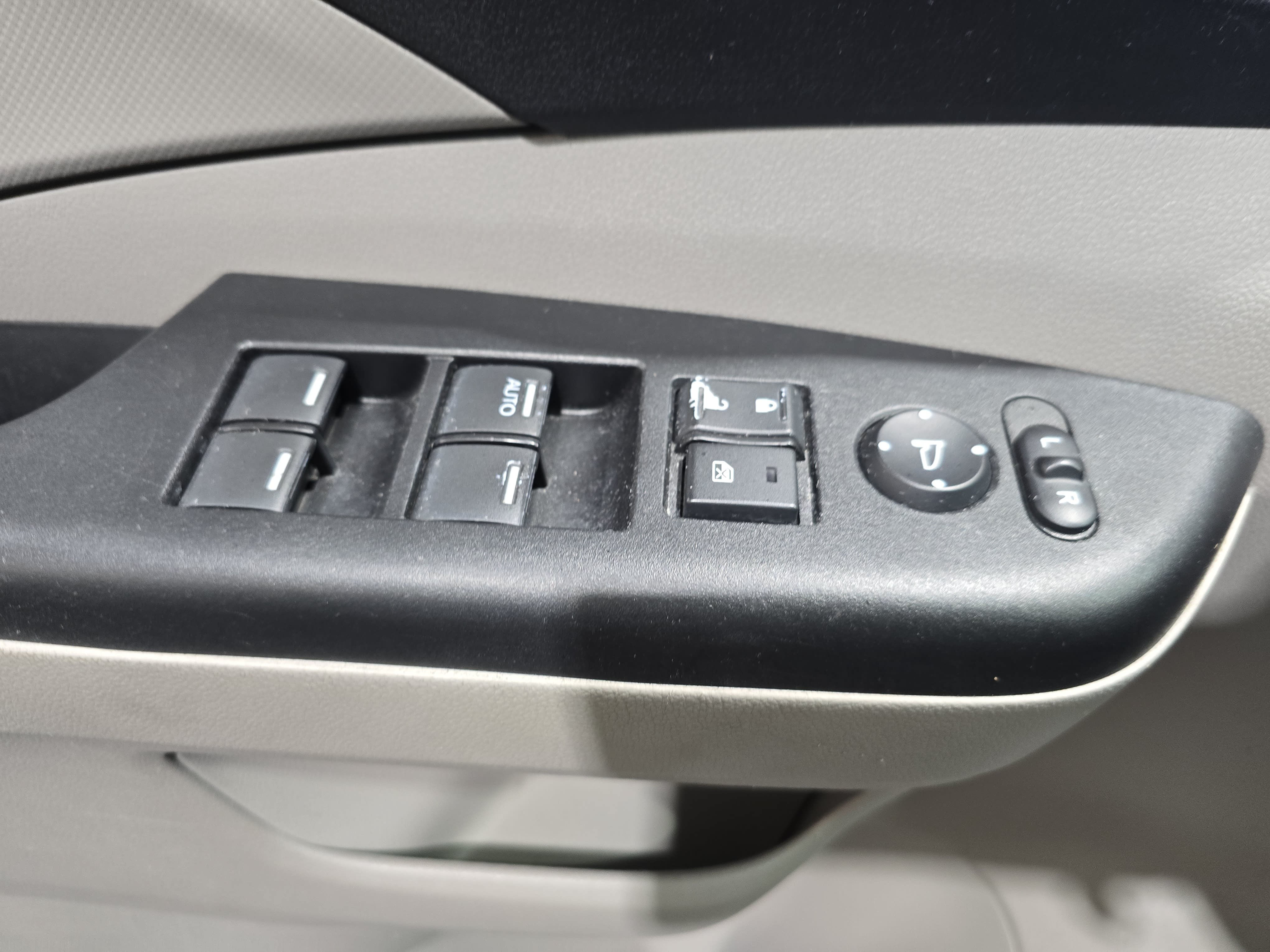 Used 2013 Honda CR-V LX image 27