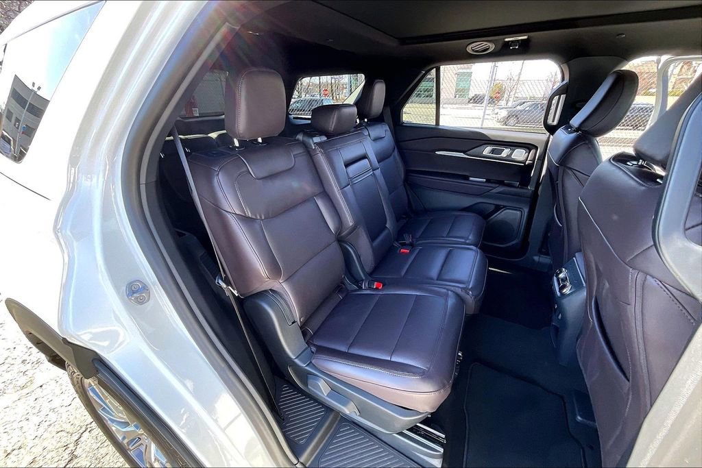 Used 2026 Ford Explorer Platinum image 25