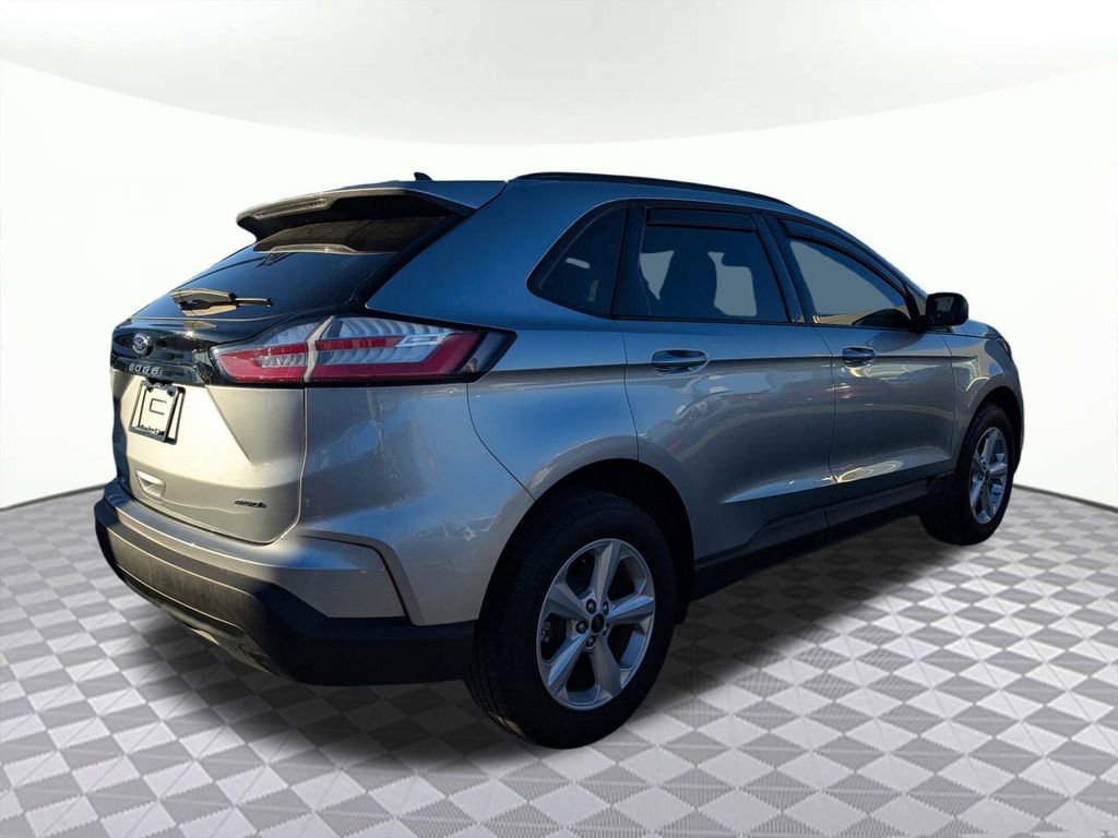 Used 2024 Ford Edge SE w/ Cargo Accessory Package image 3