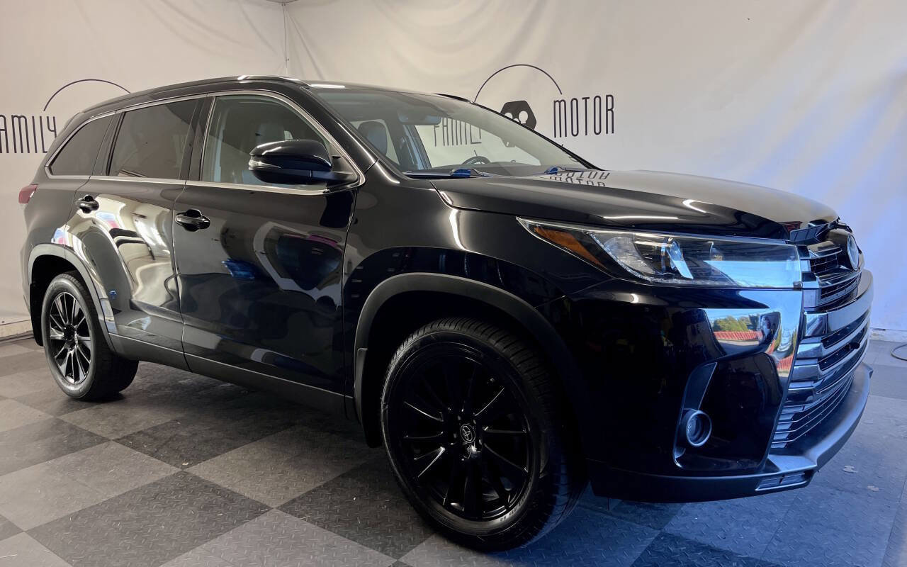 Used 2019 Toyota Highlander SE AWD/4WD image 2