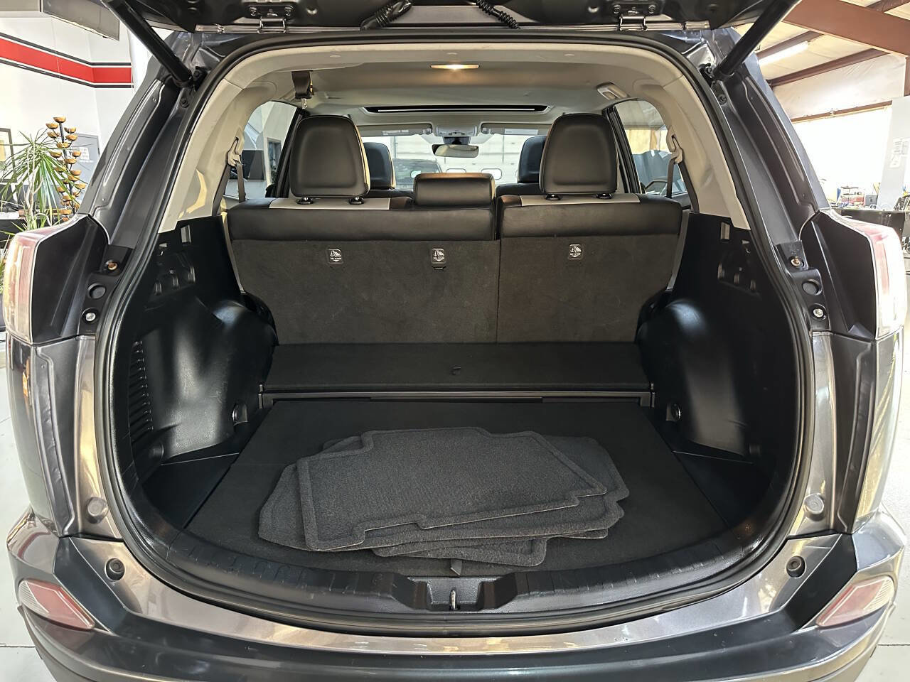 Used 2016 Toyota RAV4 Limited image 8