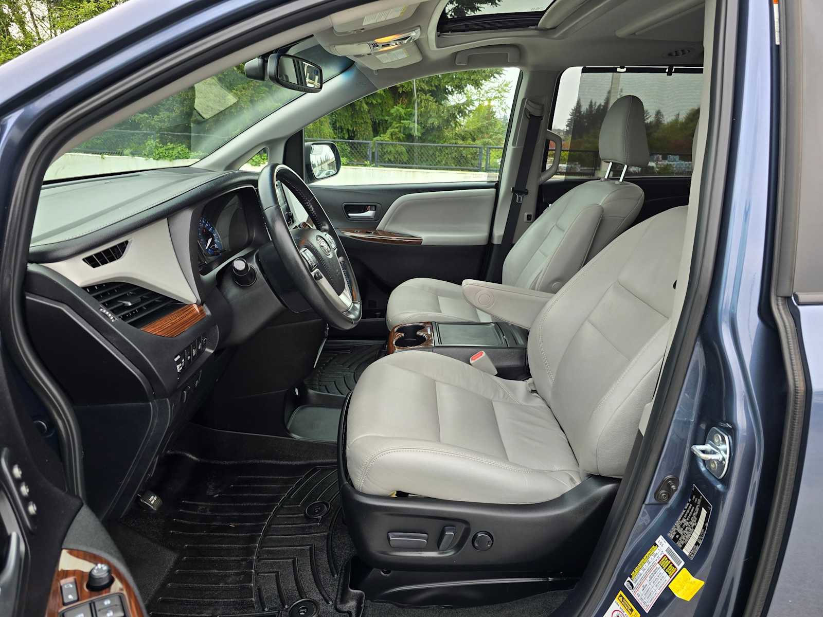 Used 2017 Toyota Sienna Limited Premium AWD/4WD image 22
