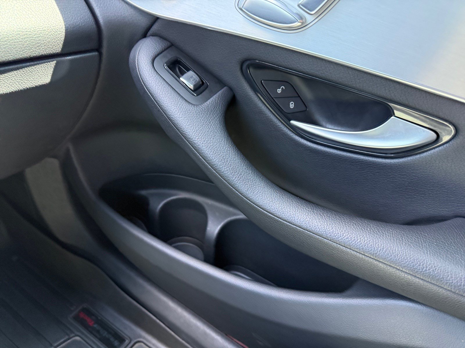 Used 2019 Mercedes-Benz GLC 300 4MATIC image 16