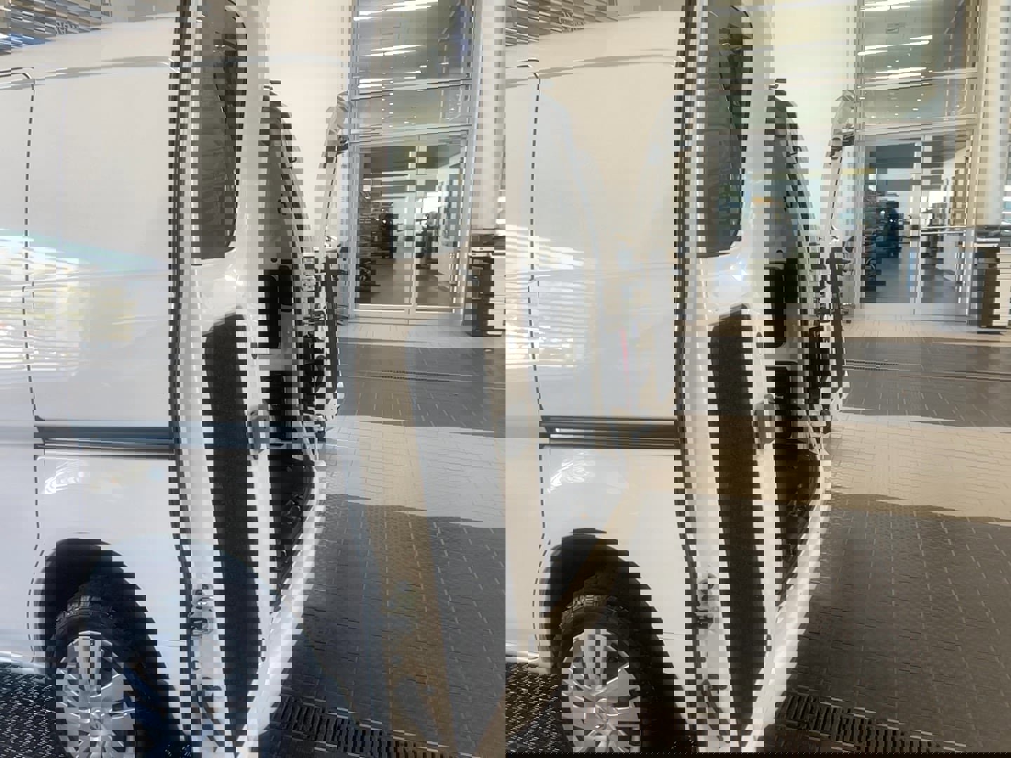 Used 2020 Nissan NV200 SV w/ Back Door Glass Package image 7